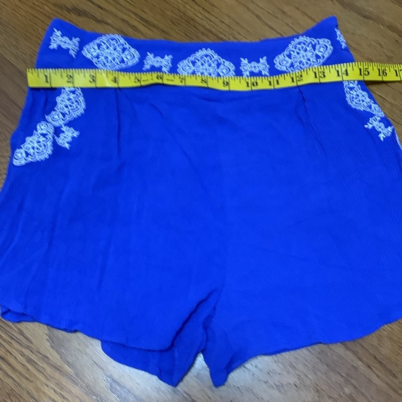 Xhilaration Embroidered Cropped Tope and Short Set Size M - Picture 5 of 7
